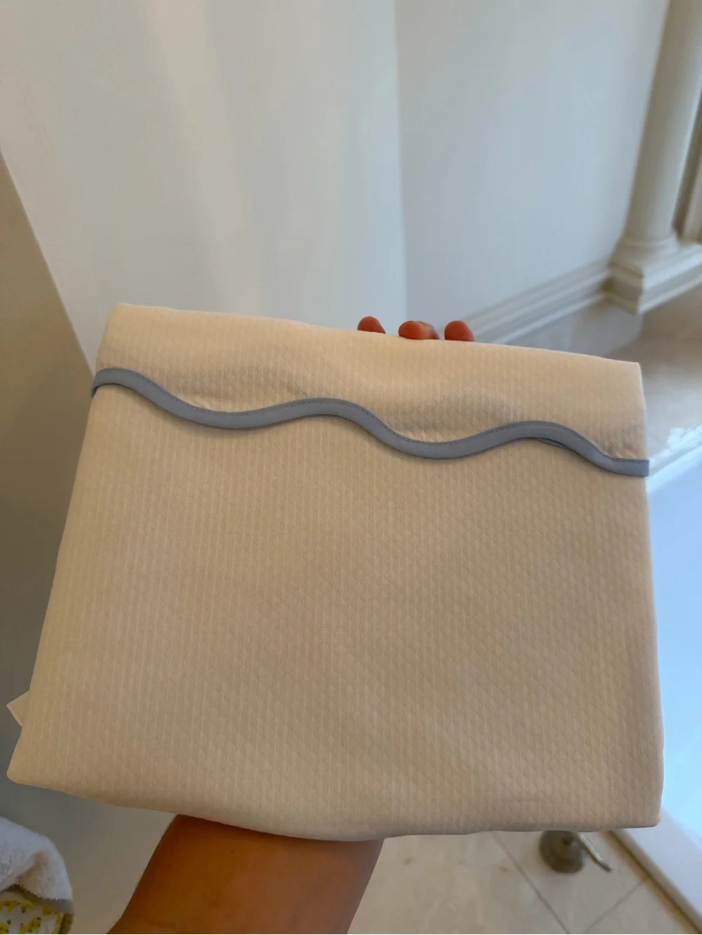 NWT Pottery Barn Cream Long Bed Skirt with Blue Trim - Classic Gathered Skirt
